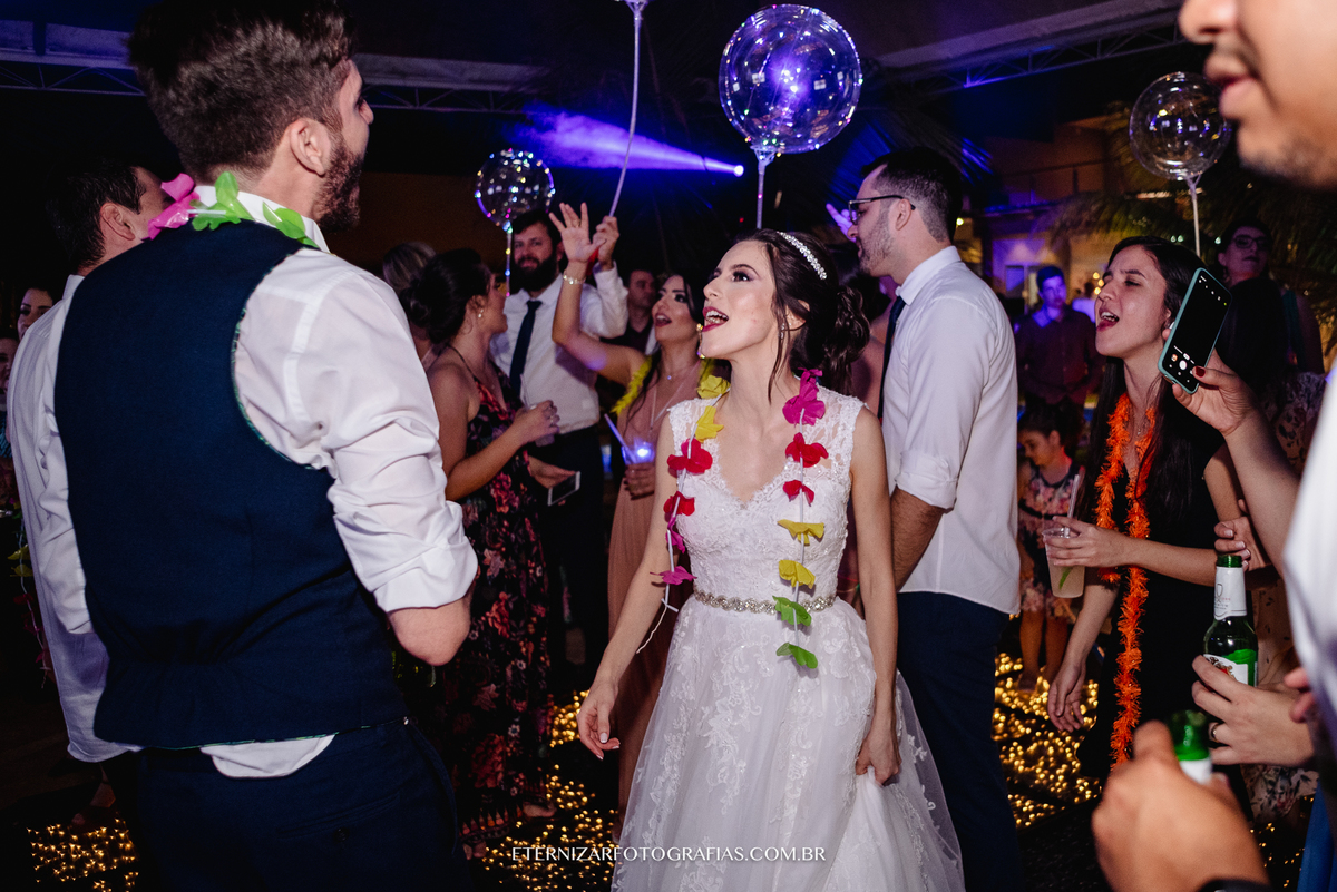 FOTOS DE FESTA DE CASAMENTO
DJ PARA CASAMENTO
BALADA DE CASAMENTO
FOTOGRAFO DE CASAMENTO EM BAURU-SP