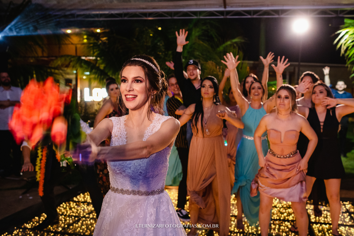 NOIVA JOGANDO BUQUET
FOTOS DE FESTA DE CASAMENTO
DJ PARA CASAMENTO
BALADA DE CASAMENTO
FOTOGRAFO DE CASAMENTO EM BAURU-SP
CONVIDADOS DE CASAMENTO SE DIVERTINDO