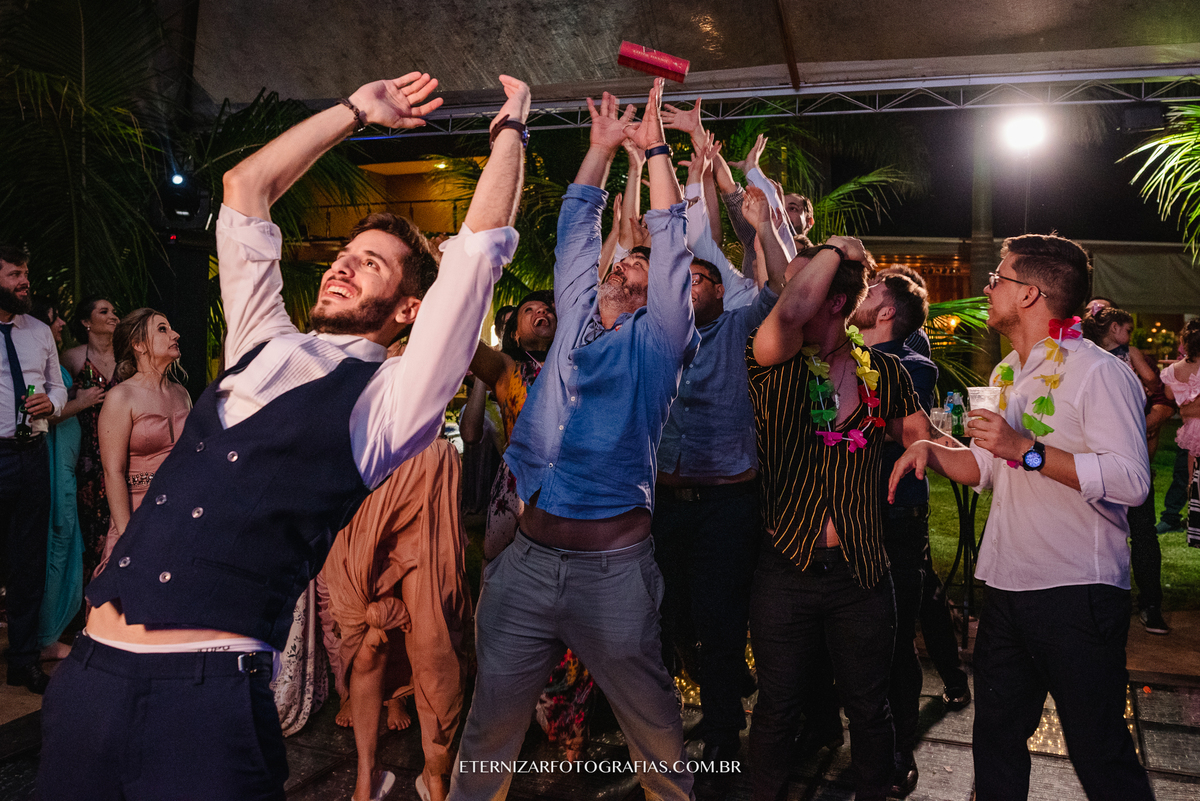 FOTOS DE FESTA DE CASAMENTO
DJ PARA CASAMENTO
BALADA DE CASAMENTO
FOTOGRAFO DE CASAMENTO EM BAURU-SP
CONVIDADOS DE CASAMENTO SE DIVERTINDO