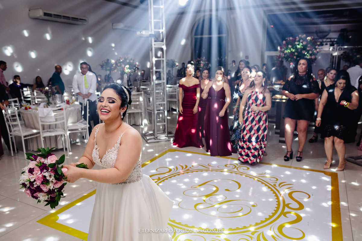 FOTOGRAFIA DE CASAMENTO BAURU-SP
FOTOGRAFO DE CASAMENTO BAURU-SP
NOIVA JOGANDO BOUQUET