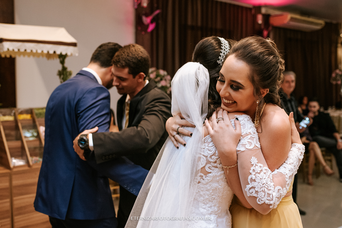 PADRINHOS CUMPRIMENTANDO
FOTOGRAFIA DE CASAMENTO BAURU-SP
FOTOGRAFO DE CASAMENTO EM BAURU-SP
NOIVA 
CERIMONIA DE CASAMENTO 