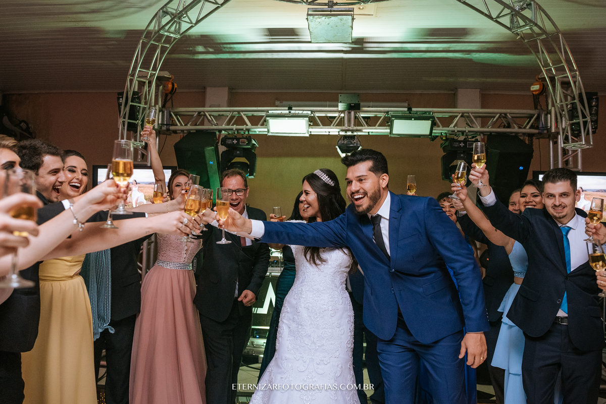 NOIVOS BRINDE
FOTOGRAFIA DE CASAMENTO BAURU-SP
FOTOGRAFO DE CASAMENTO EM BAURU-SP
NOIVA 
CERIMONIA DE CASAMENTO 