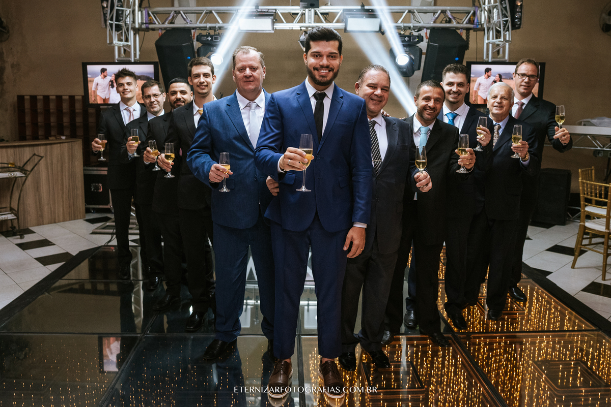 NOIVO COM PADRINHOS BRINDE
FOTOGRAFIA DE CASAMENTO BAURU-SP
FOTOGRAFO DE CASAMENTO EM BAURU-SP
NOIVA 
CERIMONIA DE CASAMENTO 