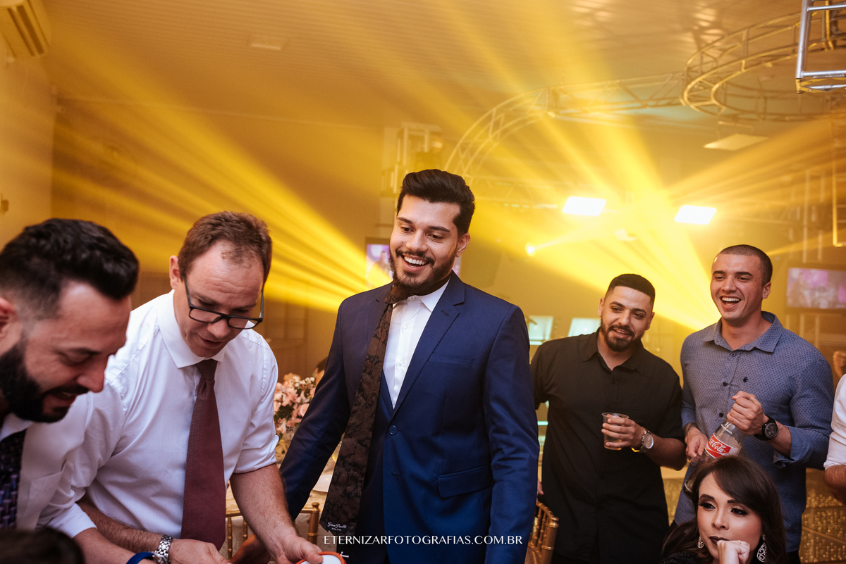 NOIVO PASSANDO GRAVATA
FOTOGRAFIA DE CASAMENTO BAURU-SP
FOTOGRAFO DE CASAMENTO EM BAURU-SP
NOIVA 
CERIMONIA DE CASAMENTO 