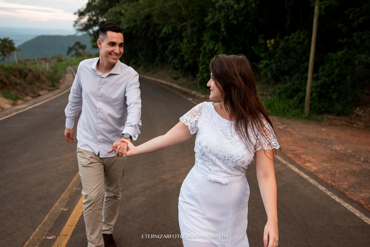 FOTO CASAL NA ESTRADA
ENSAIO CASAL EM BOTUCATU
ENSAIO DE CASAL
FOTOGRAFIA DE CASAL
ENSAIO PRE WEDDING 
PRÉ-WEDDING 
POR DO SOL