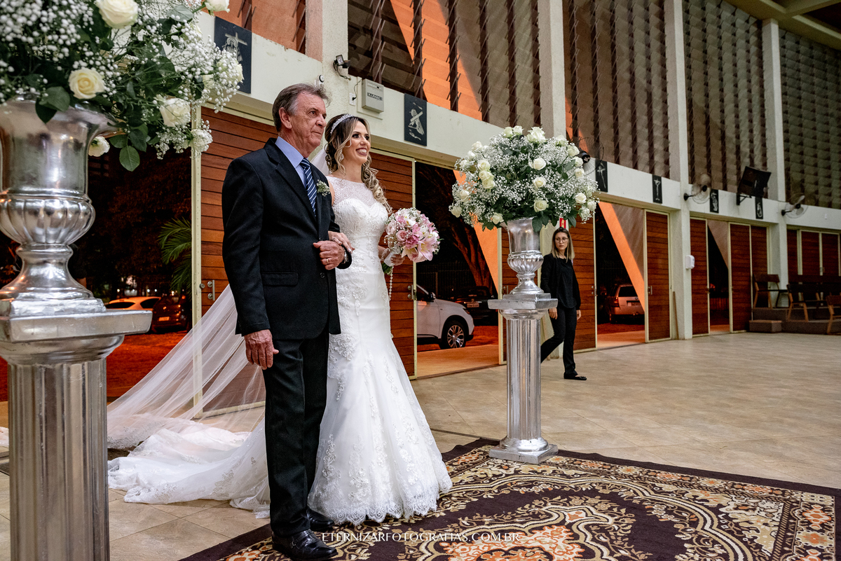 ENTRADA DA NOIVA
FOTOGRAFO DE CASAMENTO BAURU-SP
NOIVA 
FOTOGRAFIA DE CASAMENTO BAURU-SP
VESTIDO DA NOIVA
MAKE NOIVA