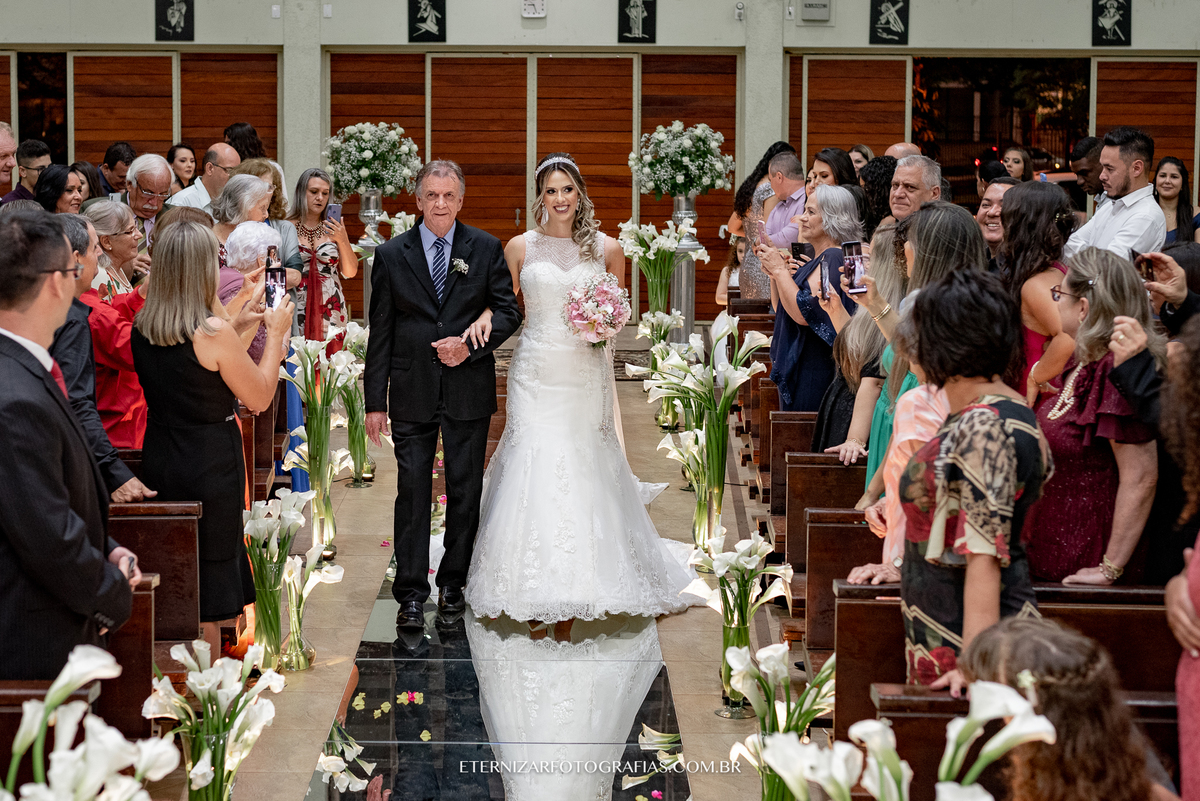 ENTRADA DA NOIVA
FOTOGRAFO DE CASAMENTO BAURU-SP
NOIVA 
FOTOGRAFIA DE CASAMENTO BAURU-SP
VESTIDO DA NOIVA
MAKE NOIVA