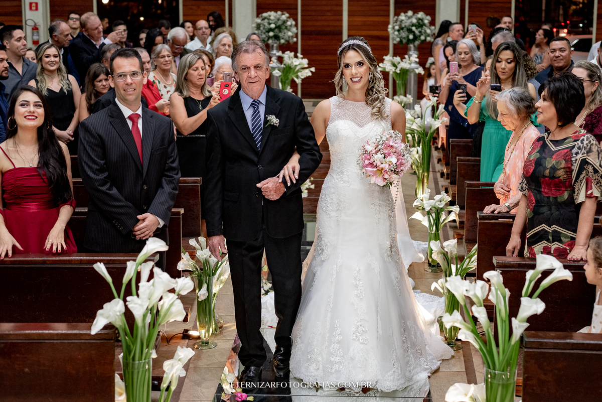 NOIVA ENTRANDO
FOTOGRAFO DE CASAMENTO BAURU-SP
NOIVA 
FOTOGRAFIA DE CASAMENTO BAURU-SP
VESTIDO DA NOIVA
MAKE NOIVA