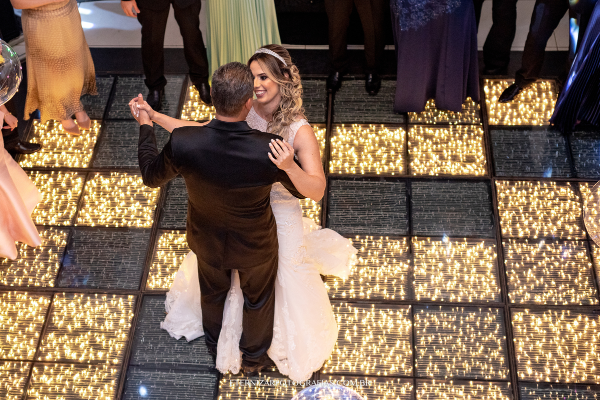 DANÇA DOS NOIVOS
FOTOGRAFO DE CASAMENTO BAURU-SP
NOIVA 
FOTOGRAFIA DE CASAMENTO BAURU-SP
VESTIDO DA NOIVA
MAKE NOIVA