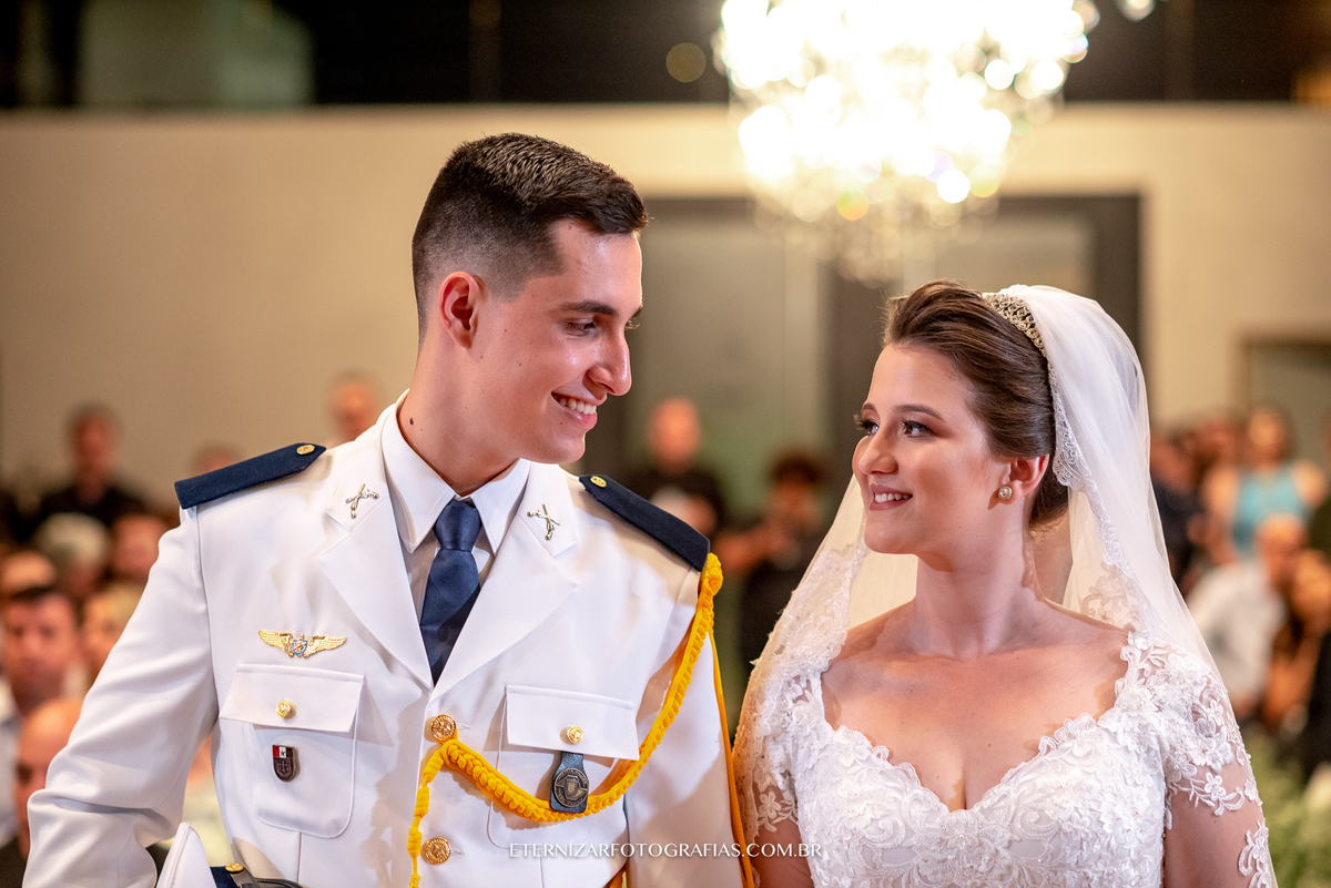 NOIVOS SE OLHANDO
OLHAR APAIXONADO DE NOIVOS
CASAMENTO LEVON BAURU-SP
FOTOGRAFO DE CASAMENTO BAURU-SP
NOIVA 
FOTOGRAFIA DE CASAMENTO BAURU-SP