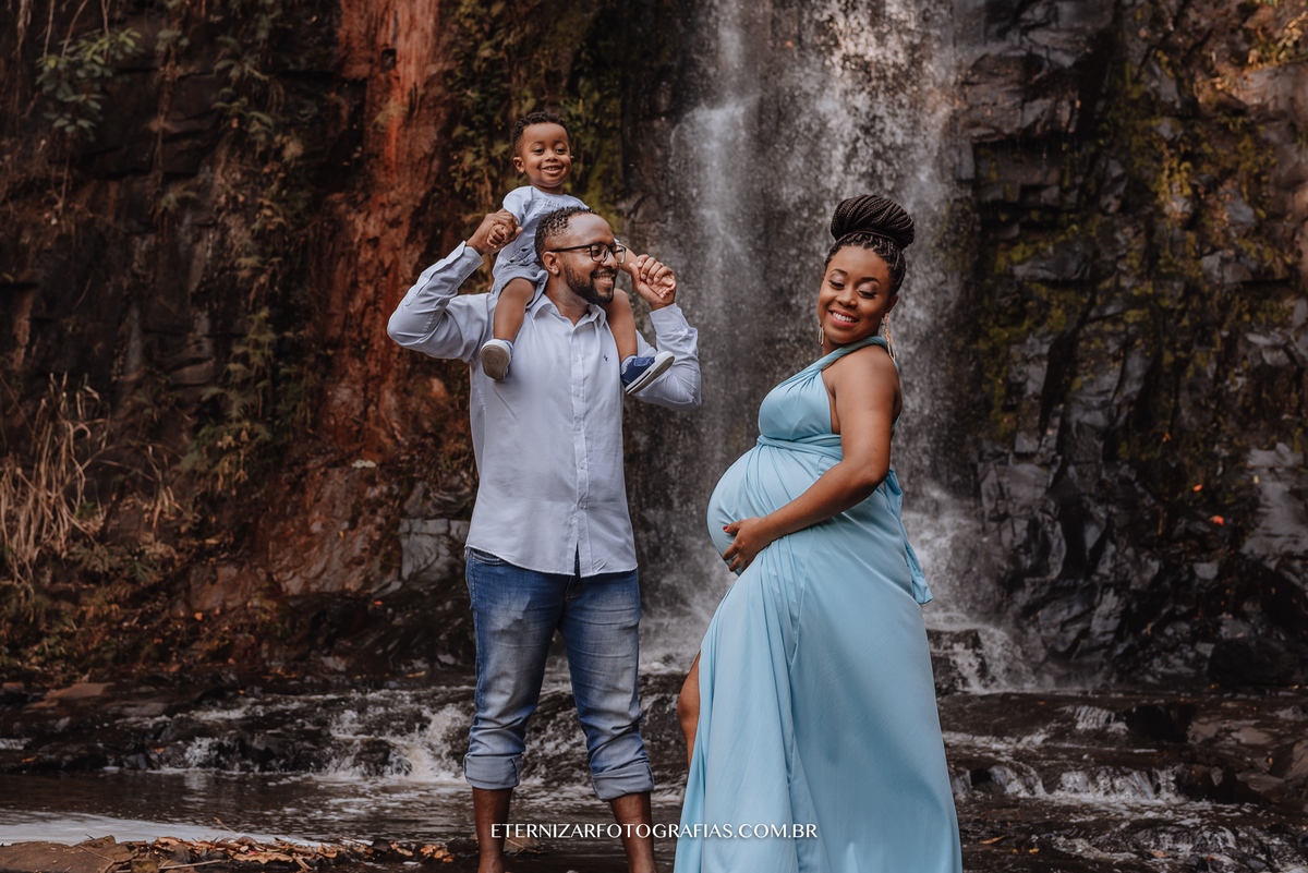 ENSAIO FOTOGRAFICO FAMILIA EM CACHOEIRA