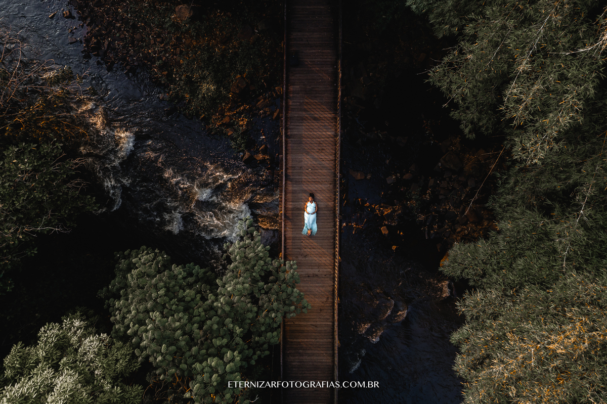 ENSAIO FOTOGRAFICO  GESTANTE EM PONTE COM DRONE-BROTAS