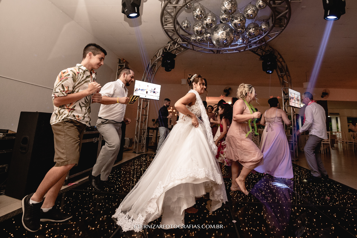 Casamento no Campo Chácara Veneza Por do Sol dança dos noivos