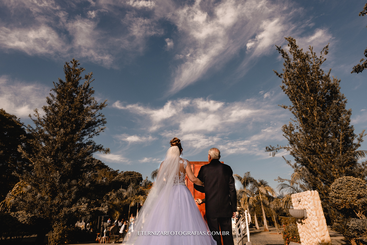 Casamento no Campo Chácara Veneza entrada da noiva