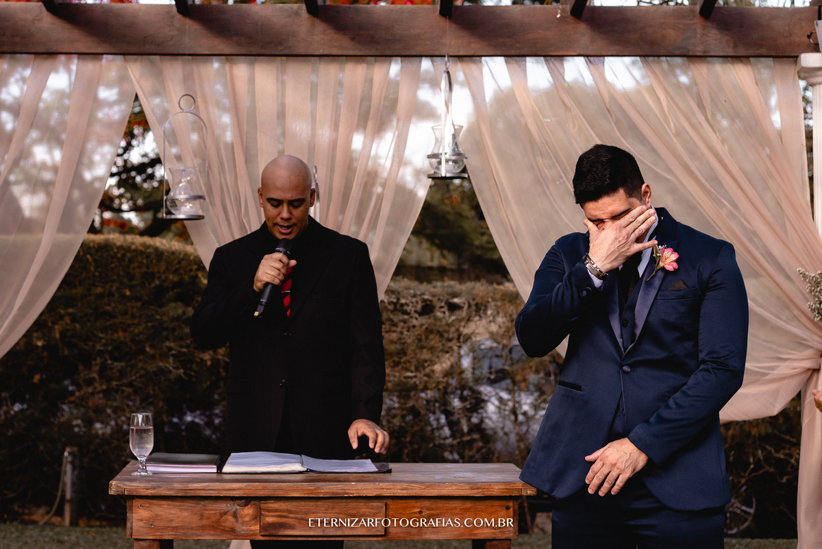 Casamento no Campo Chácara Veneza noivo no altar