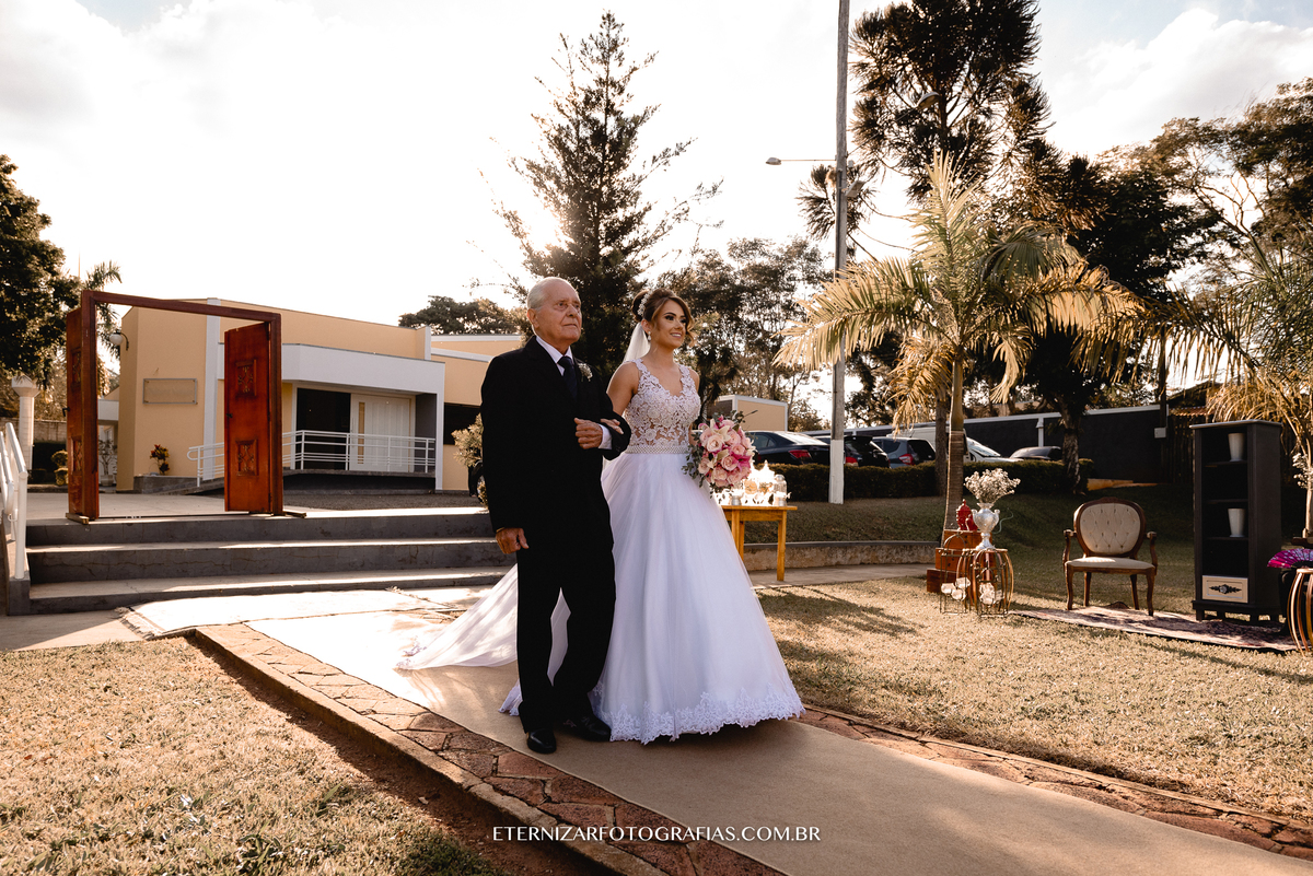 Casamento no Campo Chácara Veneza Entrada da noiva