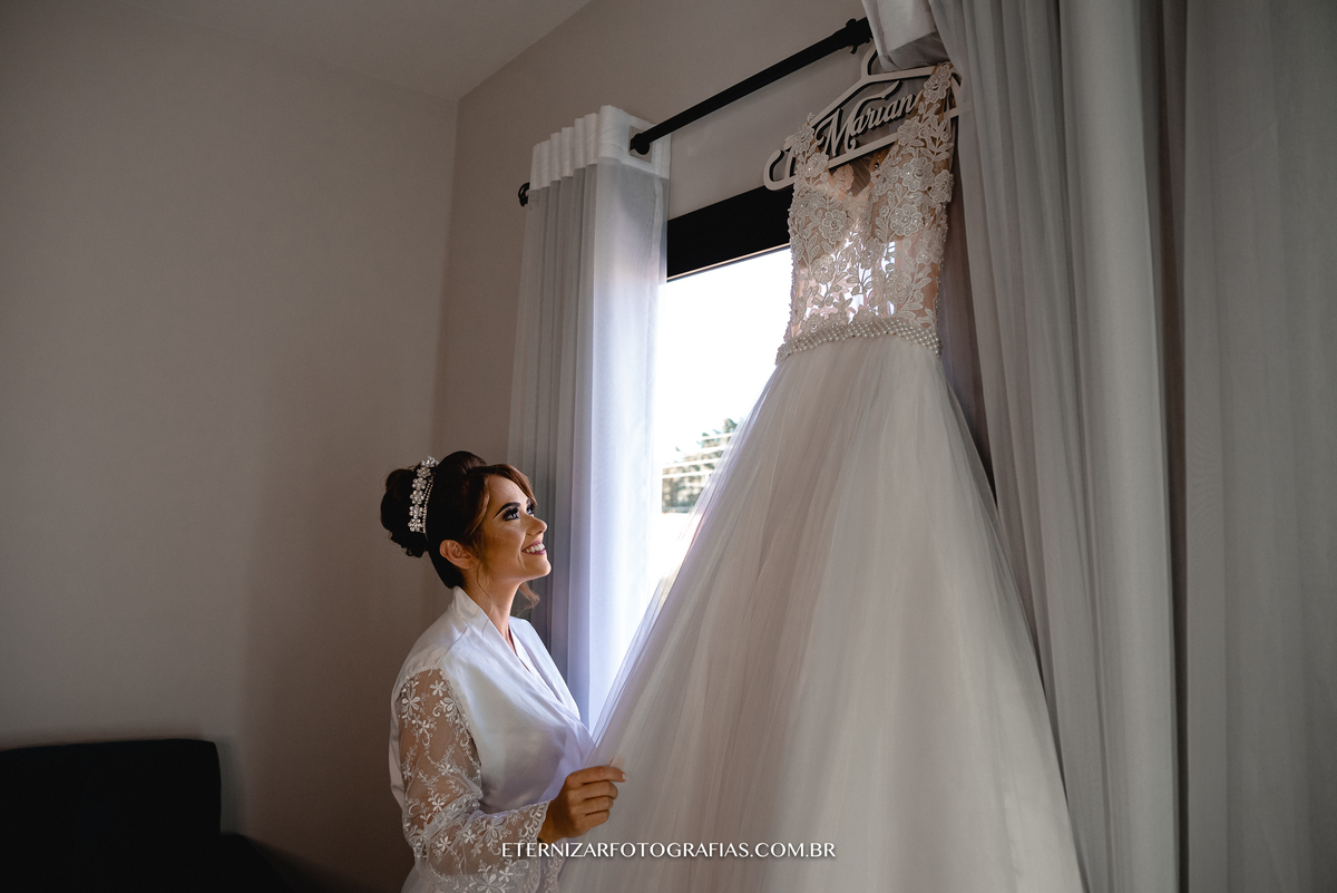 VESTIDO DE NOIVA 
Casamento no Campo Chácara Veneza por do sol