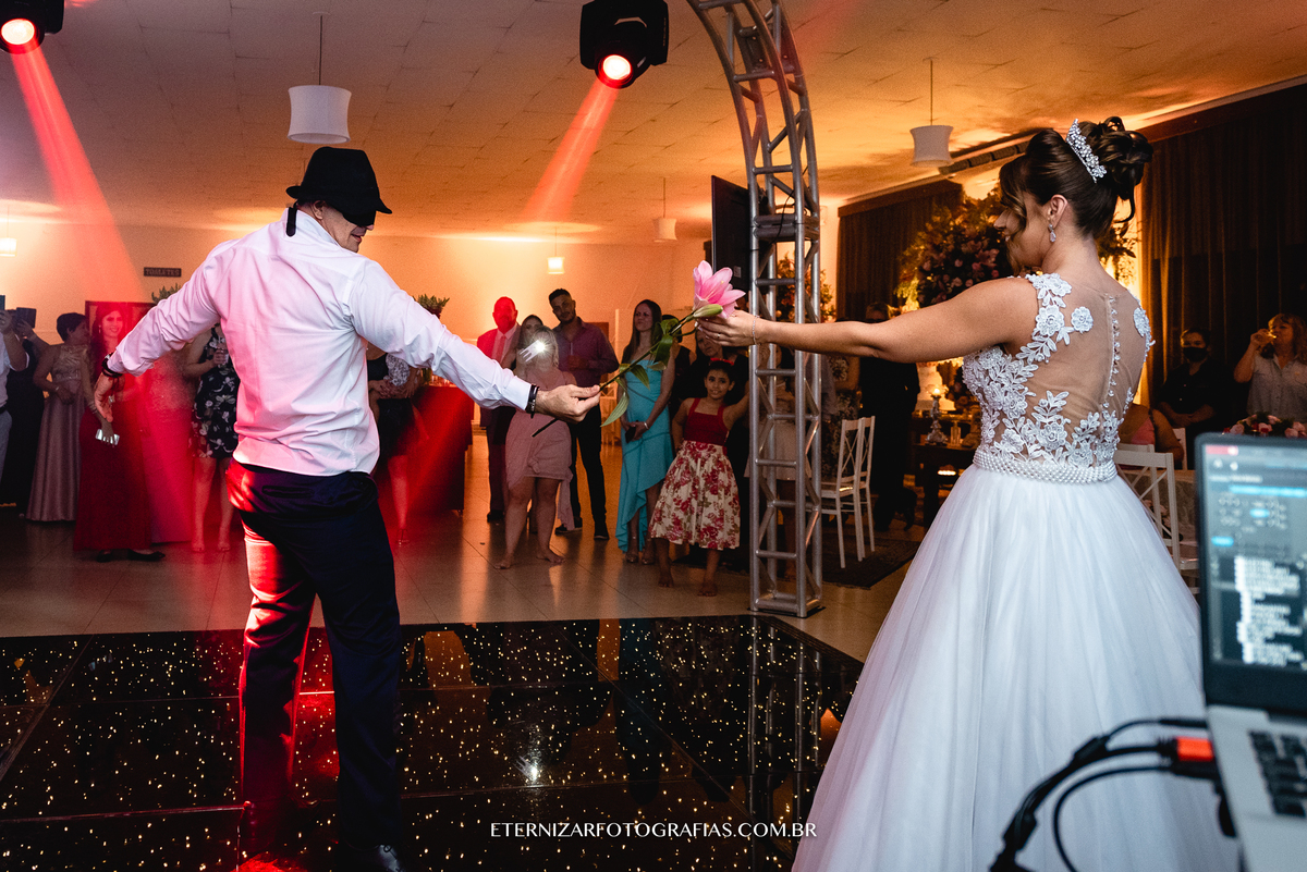 Casamento no Campo Chácara Veneza Por do Sol dança dos noivos