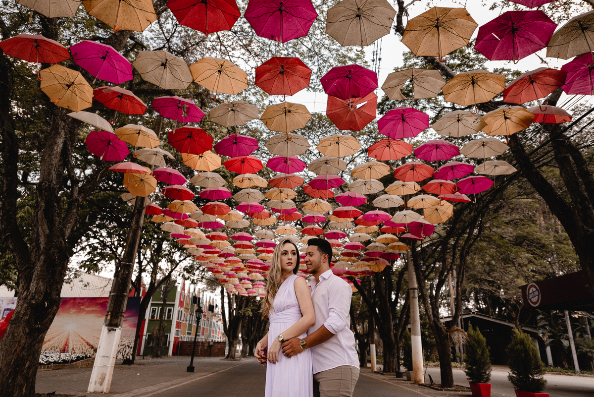 GUARDA CHUPA EM HOLAMBRA-SP ENSAIO PRÉ-WEDDING EM HOLAMBRA-SP | PRÉ CASAMENTO HOLAMBRA-SP |  ENSAIO DE CASAL HOLAMBRA-SP | ENSAIO DE CASAL | 

FOTOS CASAL NO POR DO SOL | FOTOGRAFO DE CASAMENTO BAURU-SP | FOTOGRAFO EM BAURU-SP | HOLAMBRA CIDADE DAS FLORES