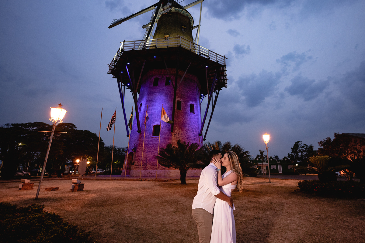 ENSAIO PRÉ-WEDDING EM HOLAMBRA-SP | PRÉ CASAMENTO HOLAMBRA-SP |  ENSAIO DE CASAL HOLAMBRA-SP | ENSAIO DE CASAL | 

FOTOS CASAL NO POR DO SOL | FOTOGRAFO DE CASAMENTO BAURU-SP | FOTOGRAFO EM BAURU-SP | HOLAMBRA CIDADE DAS FLORES

ENSAIO NO CAMPO DE FLORES 
