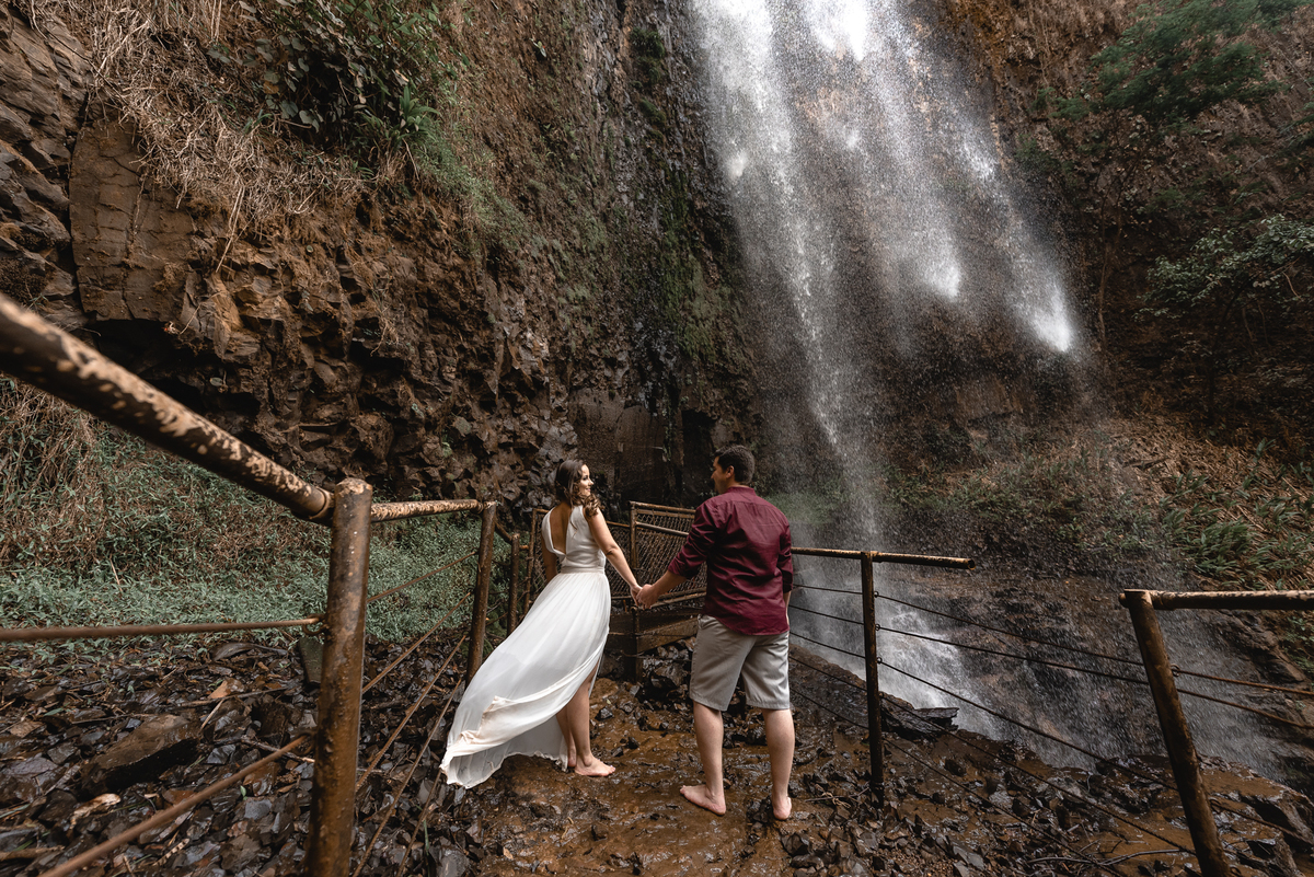 ENSAIO PRÉ-WEDDING EM BROTAS-SP | PRÉ CASAMENTO BROTAS-SP |  ENSAIO DE CASAL BROTAS-SP | ENSAIO DE CASAL | FOTOS CASAL NO POR DO SOL | FOTOGRAFO DE CASAMENTO BAURU-SP | FOTOGRAFO EM BAURU-SP | BROTAS-SP  | ENSAIO NA CACHOEIRA | FOTOS BROTAS 