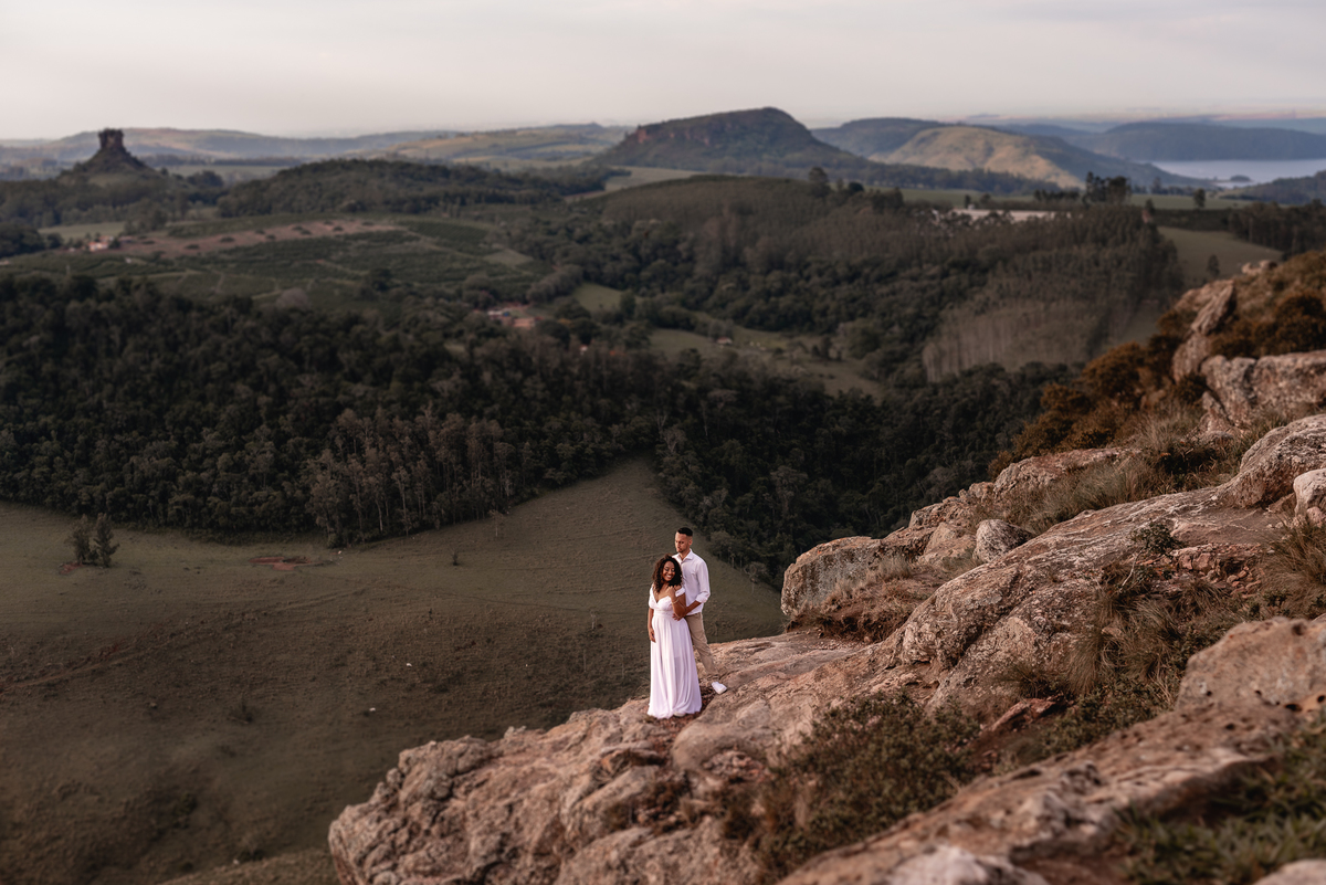 Ensaio Pré-Wedding Morro do gavião ensaio pré-wedding , morro do gavião ribeirão claro, ensaio no por do sol,ensaio casal no por do sol, ensaio de casal, fotografo de casamento em bauru-sp, noivas, fotografo de casamento, melhor fotografo de bauru
