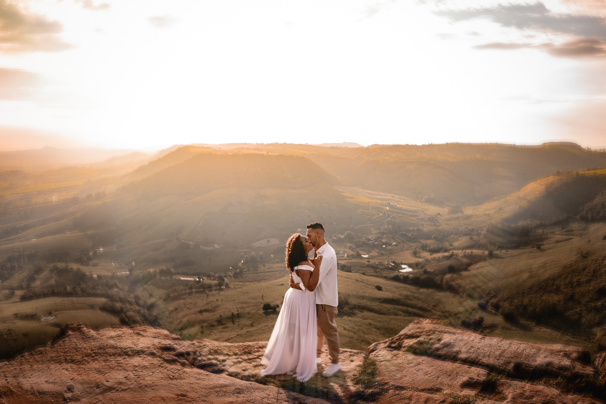 Ensaio Pré-Wedding Morro do gavião ensaio pré-wedding , morro do gavião ribeirão claro, ensaio no por do sol,ensaio casal no por do sol, ensaio de casal, fotografo de casamento em bauru-sp, noivas, fotografo de casamento, melhor fotografo de bauru