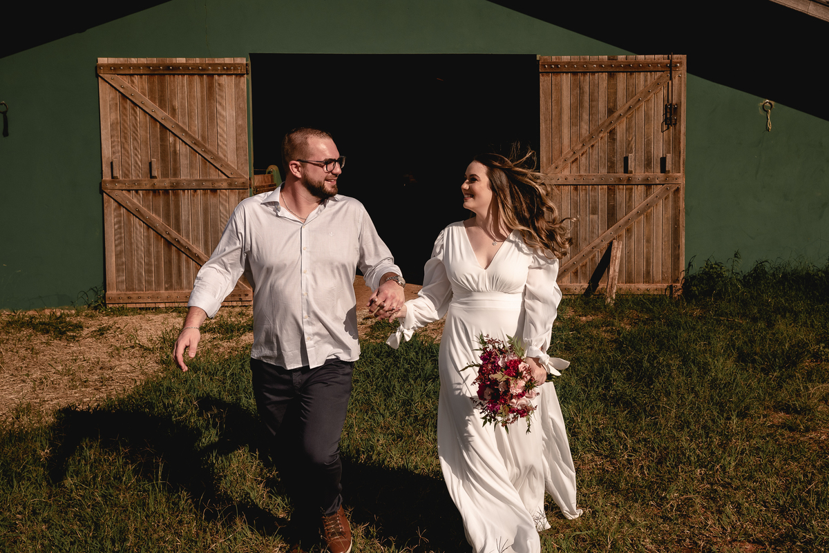 ENSAIO PRÉ-WEDDING HARAS EM PIRATININGA-SP | PRÉ CASAMENTO HARAS PIRATININGA-SP |  ENSAIO DE CASAL PIRATININGA-SP | ENSAIO DE CASAL EM HARAS | FOTOS CASAL NO POR DO SOL | FOTOGRAFO DE CASAMENTO BAURU-SP | FOTOGRAFO EM BAURU-SP | HARAS | HARAS PIRATININGA-