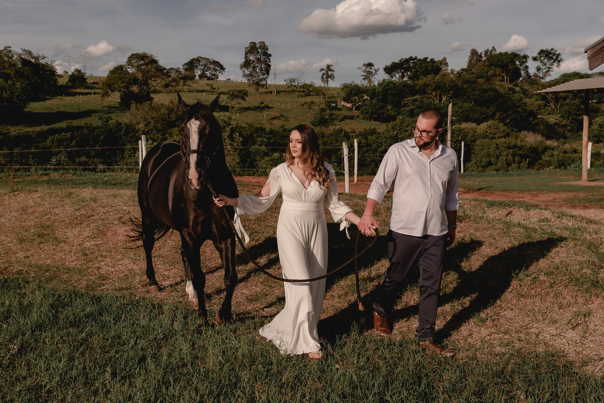 ENSAIO PRÉ-WEDDING HARAS EM PIRATININGA-SP | PRÉ CASAMENTO HARAS PIRATININGA-SP |  ENSAIO DE CASAL PIRATININGA-SP | ENSAIO DE CASAL EM HARAS | FOTOS CASAL NO POR DO SOL | FOTOGRAFO DE CASAMENTO BAURU-SP | FOTOGRAFO EM BAURU-SP | HARAS | HARAS PIRATININGA-