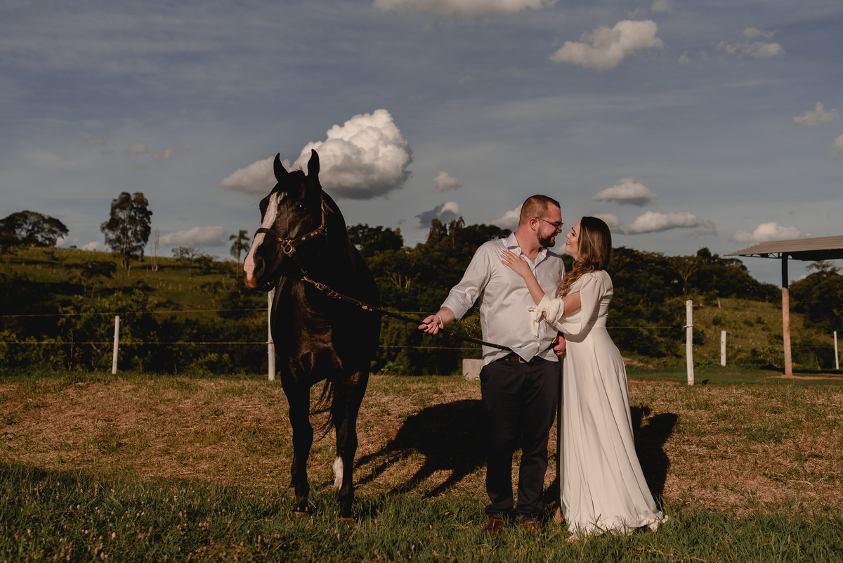 ENSAIO PRÉ-WEDDING HARAS EM PIRATININGA-SP | PRÉ CASAMENTO HARAS PIRATININGA-SP |  ENSAIO DE CASAL PIRATININGA-SP | ENSAIO DE CASAL EM HARAS | FOTOS CASAL NO POR DO SOL | FOTOGRAFO DE CASAMENTO BAURU-SP | FOTOGRAFO EM BAURU-SP | HARAS | HARAS PIRATININGA-
