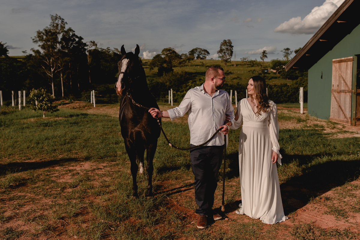 ENSAIO PRÉ-WEDDING HARAS EM PIRATININGA-SP | PRÉ CASAMENTO HARAS PIRATININGA-SP |  ENSAIO DE CASAL PIRATININGA-SP | ENSAIO DE CASAL EM HARAS | FOTOS CASAL NO POR DO SOL | FOTOGRAFO DE CASAMENTO BAURU-SP | FOTOGRAFO EM BAURU-SP | HARAS | HARAS PIRATININGA-
