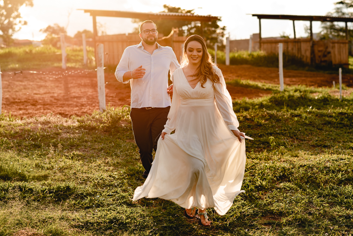 ENSAIO PRÉ-WEDDING HARAS EM PIRATININGA-SP | PRÉ CASAMENTO HARAS PIRATININGA-SP |  ENSAIO DE CASAL PIRATININGA-SP | ENSAIO DE CASAL EM HARAS | FOTOS CASAL NO POR DO SOL | FOTOGRAFO DE CASAMENTO BAURU-SP | FOTOGRAFO EM BAURU-SP | HARAS | HARAS PIRATININGA-
