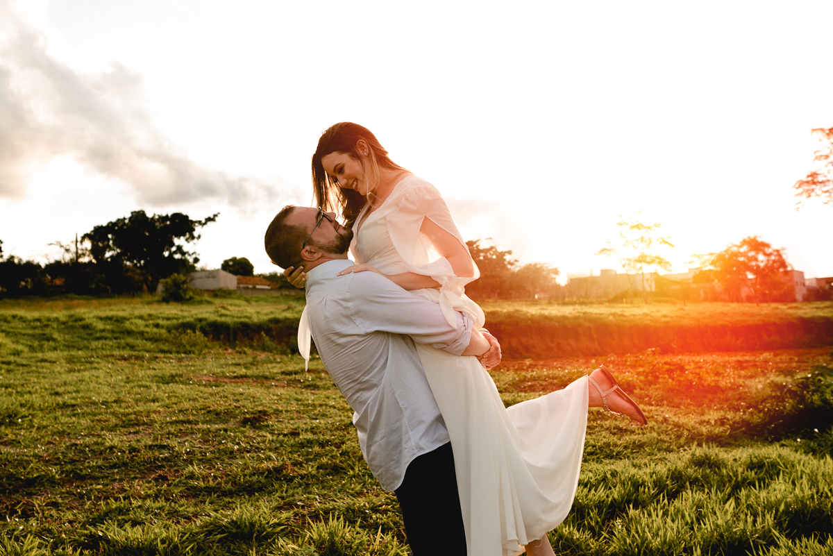 ENSAIO PRÉ-WEDDING HARAS EM PIRATININGA-SP | PRÉ CASAMENTO HARAS PIRATININGA-SP |  ENSAIO DE CASAL PIRATININGA-SP | ENSAIO DE CASAL EM HARAS | FOTOS CASAL NO POR DO SOL | FOTOGRAFO DE CASAMENTO BAURU-SP | FOTOGRAFO EM BAURU-SP | HARAS | HARAS PIRATININGA-