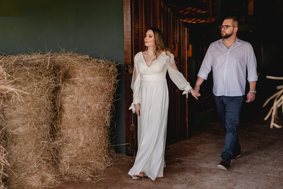 ENSAIO PRÉ-WEDDING HARAS EM PIRATININGA-SP | PRÉ CASAMENTO HARAS PIRATININGA-SP |  ENSAIO DE CASAL PIRATININGA-SP | ENSAIO DE CASAL EM HARAS | FOTOS CASAL NO POR DO SOL | FOTOGRAFO DE CASAMENTO BAURU-SP | FOTOGRAFO EM BAURU-SP | HARAS | HARAS PIRATININGA-