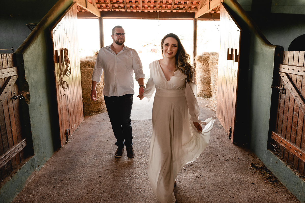 ENSAIO PRÉ-WEDDING HARAS EM PIRATININGA-SP | PRÉ CASAMENTO HARAS PIRATININGA-SP |  ENSAIO DE CASAL PIRATININGA-SP | ENSAIO DE CASAL EM HARAS | FOTOS CASAL NO POR DO SOL | FOTOGRAFO DE CASAMENTO BAURU-SP | FOTOGRAFO EM BAURU-SP | HARAS | HARAS PIRATININGA-