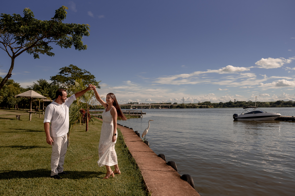 ENSAIO PRÉ-WEDDING EM LANCHA ITAPUÍ-SP | PRÉ CASAMENTO EM LANCHA MARINA POUSADA DO SOL ITAPUÍ-SP |  ENSAIO DE CASAL MARINA POUSADA DO SOL ITAPUÍ-SP | ENSAIO DE CASAL EM LANCHA | FOTOS CASAL NO POR DO SOL | FOTOGRAFO DE CASAMENTO BAURU-SP | FOTOGRAFO EM BA