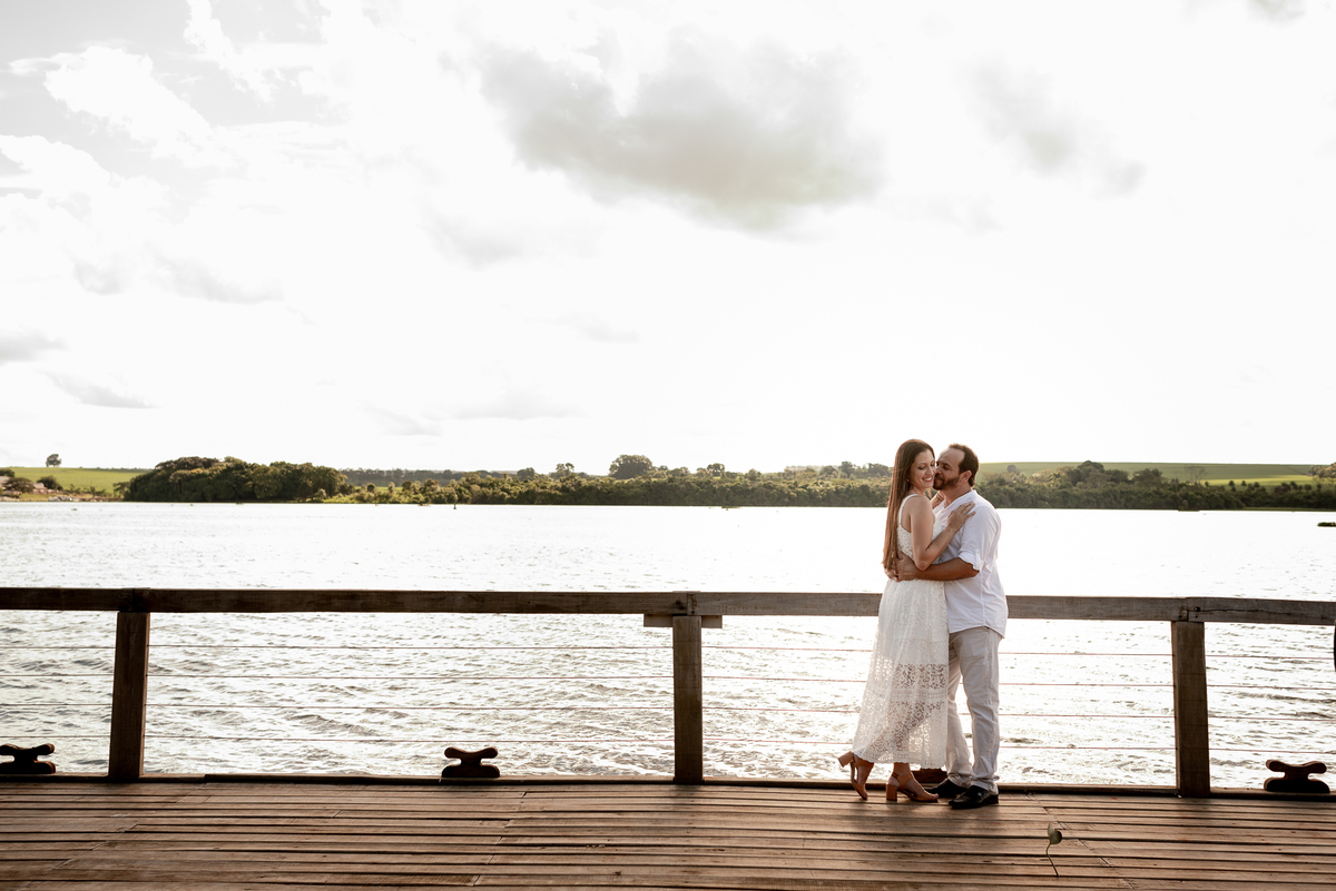 ENSAIO PRÉ-WEDDING EM LANCHA ITAPUÍ-SP | PRÉ CASAMENTO EM LANCHA MARINA POUSADA DO SOL ITAPUÍ-SP |  ENSAIO DE CASAL MARINA POUSADA DO SOL ITAPUÍ-SP | ENSAIO DE CASAL EM LANCHA | FOTOS CASAL NO POR DO SOL | FOTOGRAFO DE CASAMENTO BAURU-SP | FOTOGRAFO EM BA
