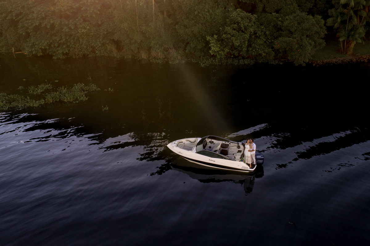 ENSAIO PRÉ-WEDDING EM LANCHA ITAPUÍ-SP | PRÉ CASAMENTO EM LANCHA MARINA POUSADA DO SOL ITAPUÍ-SP |  ENSAIO DE CASAL MARINA POUSADA DO SOL ITAPUÍ-SP | ENSAIO DE CASAL EM LANCHA | FOTOS CASAL NO POR DO SOL | FOTOGRAFO DE CASAMENTO BAURU-SP | FOTOGRAFO EM BA