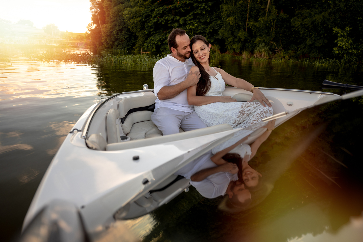 ENSAIO PRÉ-WEDDING EM LANCHA ITAPUÍ-SP | PRÉ CASAMENTO EM LANCHA MARINA POUSADA DO SOL ITAPUÍ-SP |  ENSAIO DE CASAL MARINA POUSADA DO SOL ITAPUÍ-SP | ENSAIO DE CASAL EM LANCHA | FOTOS CASAL NO POR DO SOL | FOTOGRAFO DE CASAMENTO BAURU-SP | FOTOGRAFO EM BA