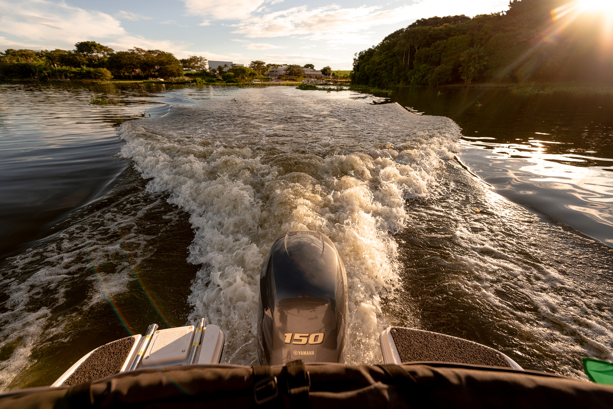 ENSAIO PRÉ-WEDDING EM LANCHA ITAPUÍ-SP | PRÉ CASAMENTO EM LANCHA MARINA POUSADA DO SOL ITAPUÍ-SP |  ENSAIO DE CASAL MARINA POUSADA DO SOL ITAPUÍ-SP | ENSAIO DE CASAL EM LANCHA | FOTOS CASAL NO POR DO SOL | FOTOGRAFO DE CASAMENTO BAURU-SP | FOTOGRAFO EM BA