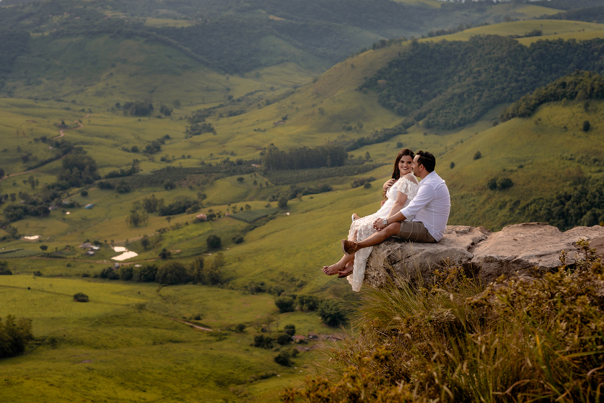 ENSAIO PRÉ-WEDDING MORRO DO GAVIÃO | PRÉ CASAMENTO MORRO DO GAVIÃO |  ENSAIO DE CASAL EM RIBEIRÃO CLARO | ENSAIO DE CASAL | FOTOS CASAL NO POR DO SOL | FOTOGRAFO DE CASAMENTO BAURU-SP | FOTOGRAFO EM BAURU-SP | ENSAIO PRÉ WEDDING NO POR DO SOL  | ENSAIO CA