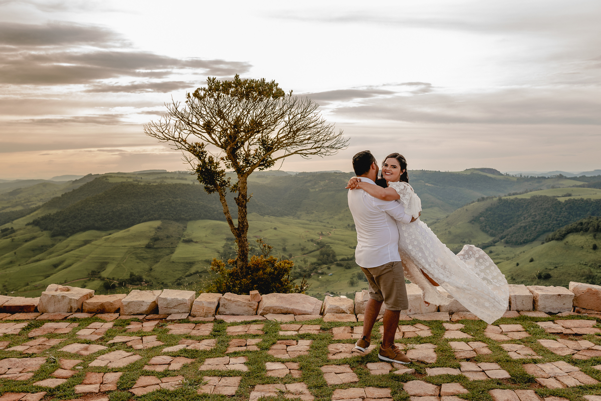 ENSAIO PRÉ-WEDDING MORRO DO GAVIÃO | PRÉ CASAMENTO MORRO DO GAVIÃO |  ENSAIO DE CASAL EM RIBEIRÃO CLARO | ENSAIO DE CASAL | FOTOS CASAL NO POR DO SOL | FOTOGRAFO DE CASAMENTO BAURU-SP | FOTOGRAFO EM BAURU-SP | ENSAIO PRÉ WEDDING NO POR DO SOL  | ENSAIO CA