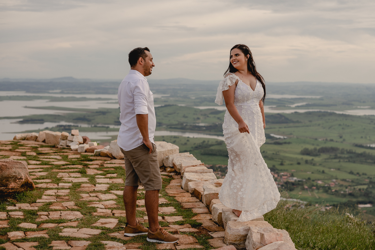 ENSAIO PRÉ-WEDDING MORRO DO GAVIÃO | PRÉ CASAMENTO MORRO DO GAVIÃO |  ENSAIO DE CASAL EM RIBEIRÃO CLARO | ENSAIO DE CASAL | FOTOS CASAL NO POR DO SOL | FOTOGRAFO DE CASAMENTO BAURU-SP | FOTOGRAFO EM BAURU-SP | ENSAIO PRÉ WEDDING NO POR DO SOL  | ENSAIO CA