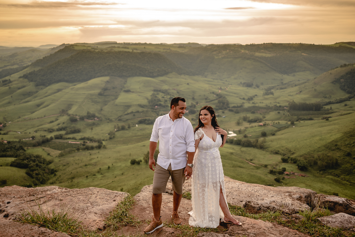 ENSAIO PRÉ-WEDDING MORRO DO GAVIÃO | PRÉ CASAMENTO MORRO DO GAVIÃO |  ENSAIO DE CASAL EM RIBEIRÃO CLARO | ENSAIO DE CASAL | FOTOS CASAL NO POR DO SOL | FOTOGRAFO DE CASAMENTO BAURU-SP | FOTOGRAFO EM BAURU-SP | ENSAIO PRÉ WEDDING NO POR DO SOL  | ENSAIO CA