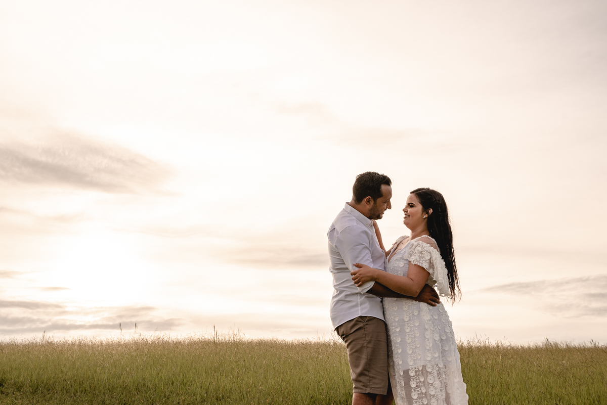 ENSAIO PRÉ-WEDDING MORRO DO GAVIÃO | PRÉ CASAMENTO MORRO DO GAVIÃO |  ENSAIO DE CASAL EM RIBEIRÃO CLARO | ENSAIO DE CASAL | FOTOS CASAL NO POR DO SOL | FOTOGRAFO DE CASAMENTO BAURU-SP | FOTOGRAFO EM BAURU-SP | ENSAIO PRÉ WEDDING NO POR DO SOL  | ENSAIO CA
