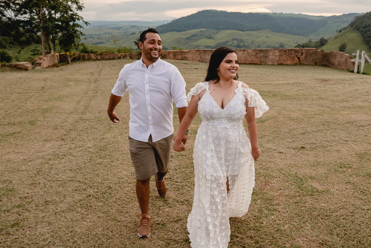 ENSAIO PRÉ-WEDDING MORRO DO GAVIÃO | PRÉ CASAMENTO MORRO DO GAVIÃO |  ENSAIO DE CASAL EM RIBEIRÃO CLARO | ENSAIO DE CASAL | FOTOS CASAL NO POR DO SOL | FOTOGRAFO DE CASAMENTO BAURU-SP | FOTOGRAFO EM BAURU-SP | ENSAIO PRÉ WEDDING NO POR DO SOL  | ENSAIO CA