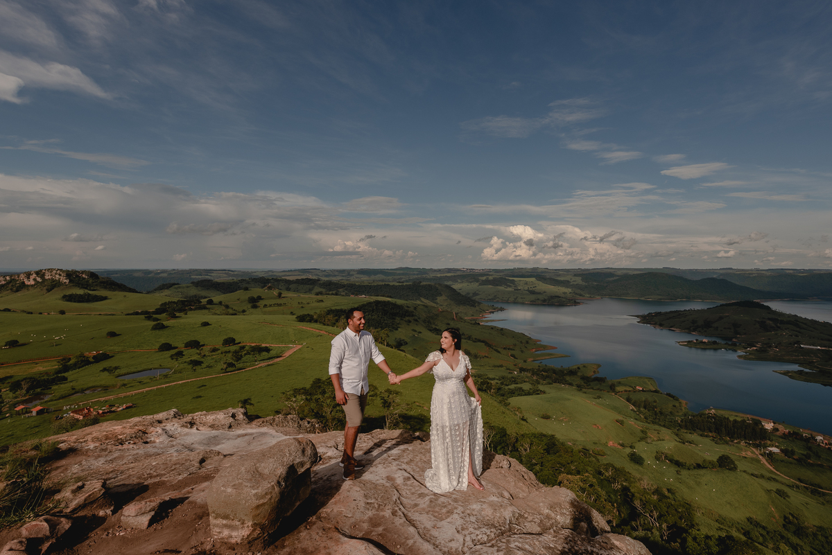 ENSAIO PRÉ-WEDDING MORRO DO GAVIÃO | PRÉ CASAMENTO MORRO DO GAVIÃO |  ENSAIO DE CASAL EM RIBEIRÃO CLARO | ENSAIO DE CASAL | FOTOS CASAL NO POR DO SOL | FOTOGRAFO DE CASAMENTO BAURU-SP | FOTOGRAFO EM BAURU-SP | ENSAIO PRÉ WEDDING NO POR DO SOL  | ENSAIO CA
