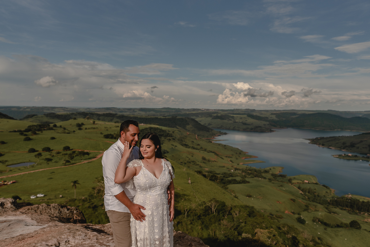 ENSAIO PRÉ-WEDDING MORRO DO GAVIÃO | PRÉ CASAMENTO MORRO DO GAVIÃO |  ENSAIO DE CASAL EM RIBEIRÃO CLARO | ENSAIO DE CASAL | FOTOS CASAL NO POR DO SOL | FOTOGRAFO DE CASAMENTO BAURU-SP | FOTOGRAFO EM BAURU-SP | ENSAIO PRÉ WEDDING NO POR DO SOL  | ENSAIO CA