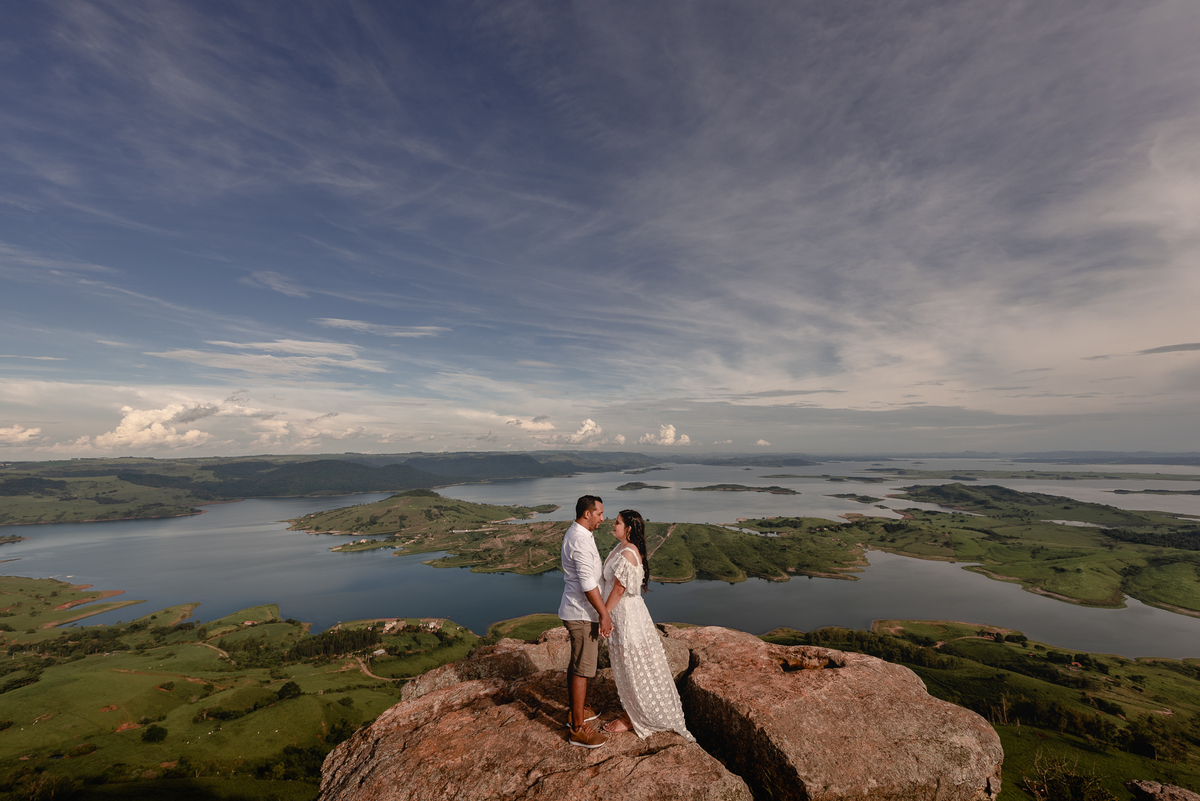 ENSAIO PRÉ-WEDDING MORRO DO GAVIÃO | PRÉ CASAMENTO MORRO DO GAVIÃO |  ENSAIO DE CASAL EM RIBEIRÃO CLARO | ENSAIO DE CASAL | FOTOS CASAL NO POR DO SOL | FOTOGRAFO DE CASAMENTO BAURU-SP | FOTOGRAFO EM BAURU-SP | ENSAIO PRÉ WEDDING NO POR DO SOL  | ENSAIO CA