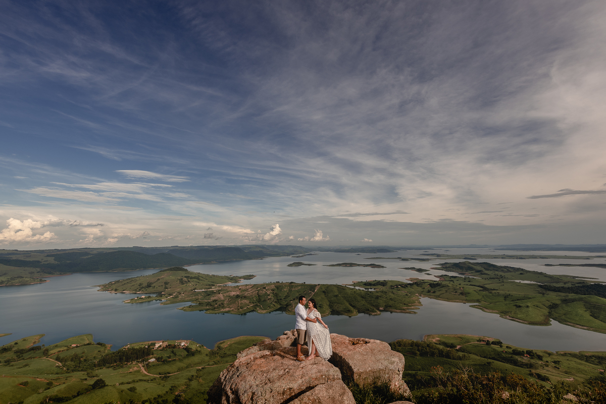 ENSAIO PRÉ-WEDDING MORRO DO GAVIÃO | PRÉ CASAMENTO MORRO DO GAVIÃO |  ENSAIO DE CASAL EM RIBEIRÃO CLARO | ENSAIO DE CASAL | FOTOS CASAL NO POR DO SOL | FOTOGRAFO DE CASAMENTO BAURU-SP | FOTOGRAFO EM BAURU-SP | ENSAIO PRÉ WEDDING NO POR DO SOL  | ENSAIO CA